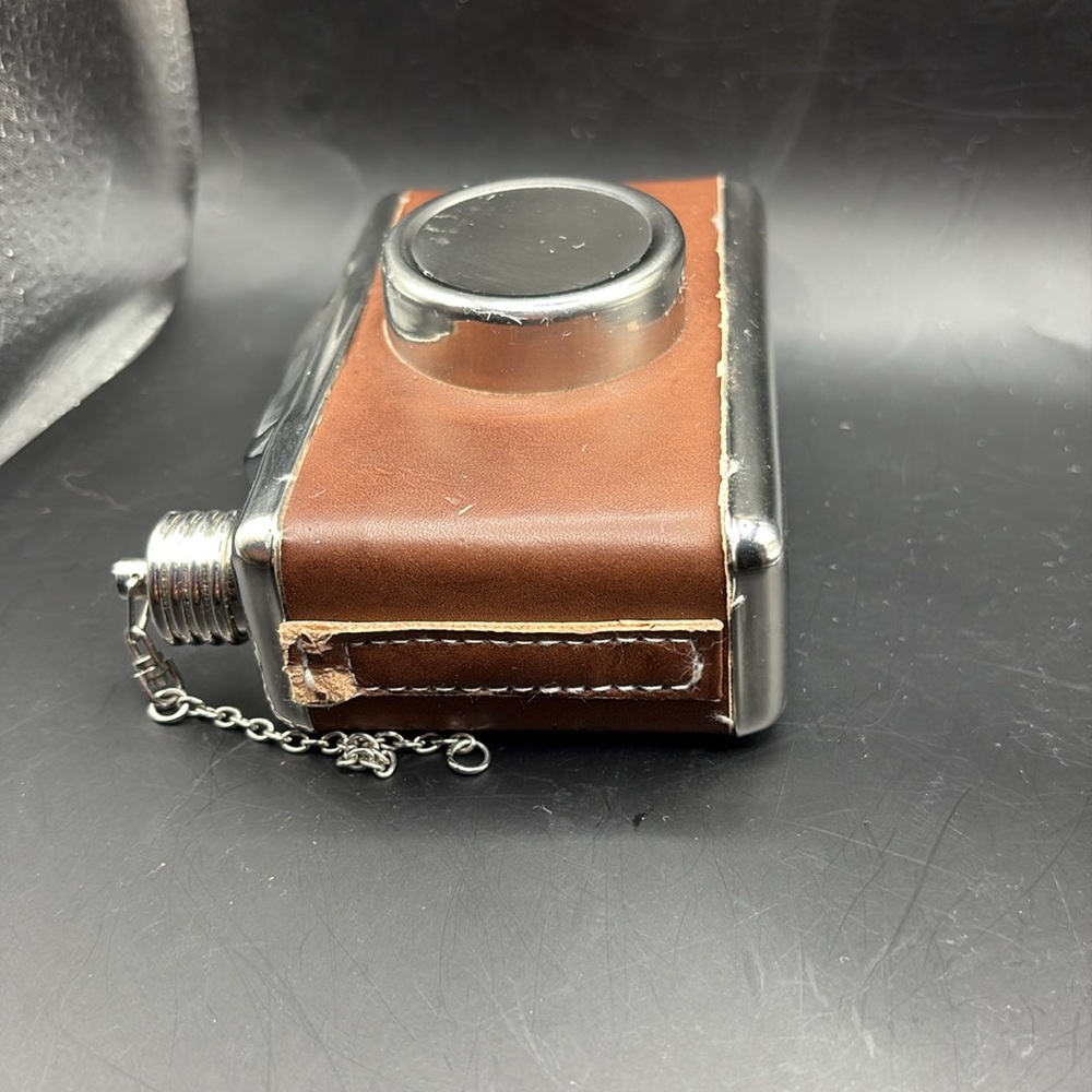 Camera shaped flask - Picture 7 of 12